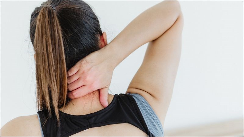 Đau cổ thường giảm khi các cơ vùng cổ được thư giãn Đau cổ thường giảm khi các cơ vùng cổ được thư giãn