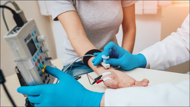 Bác sĩ có thể yêu cầu đo điện cơ nếu nghi ngờ hội chứng ống cổ tay
