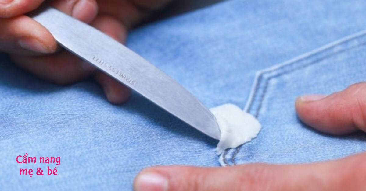 Mẹo tẩy bỏ bã kẹo cao su trên quần áo nhanh gọn