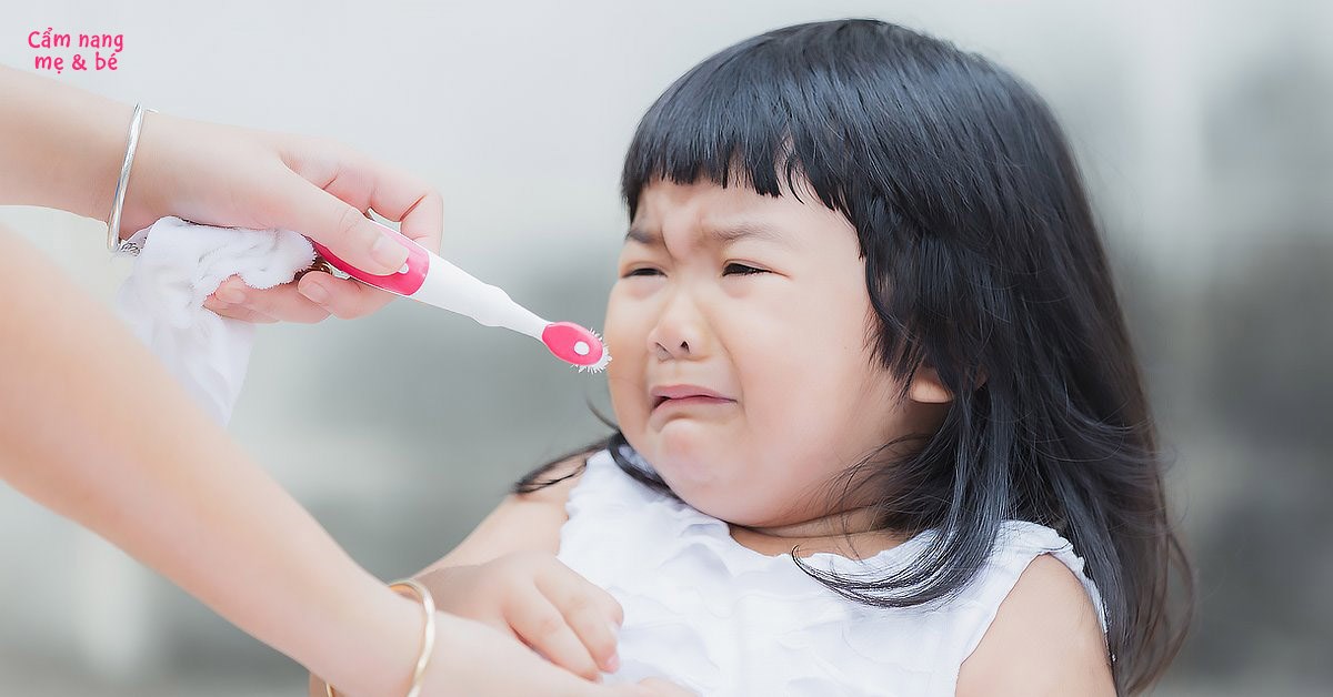 Biết thêm về cách em bé không chịu đánh răng và những cách khắc phục