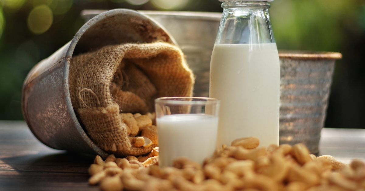 Lưu ý gì khi bảo quản và sử dụng sữa hạt điều?
