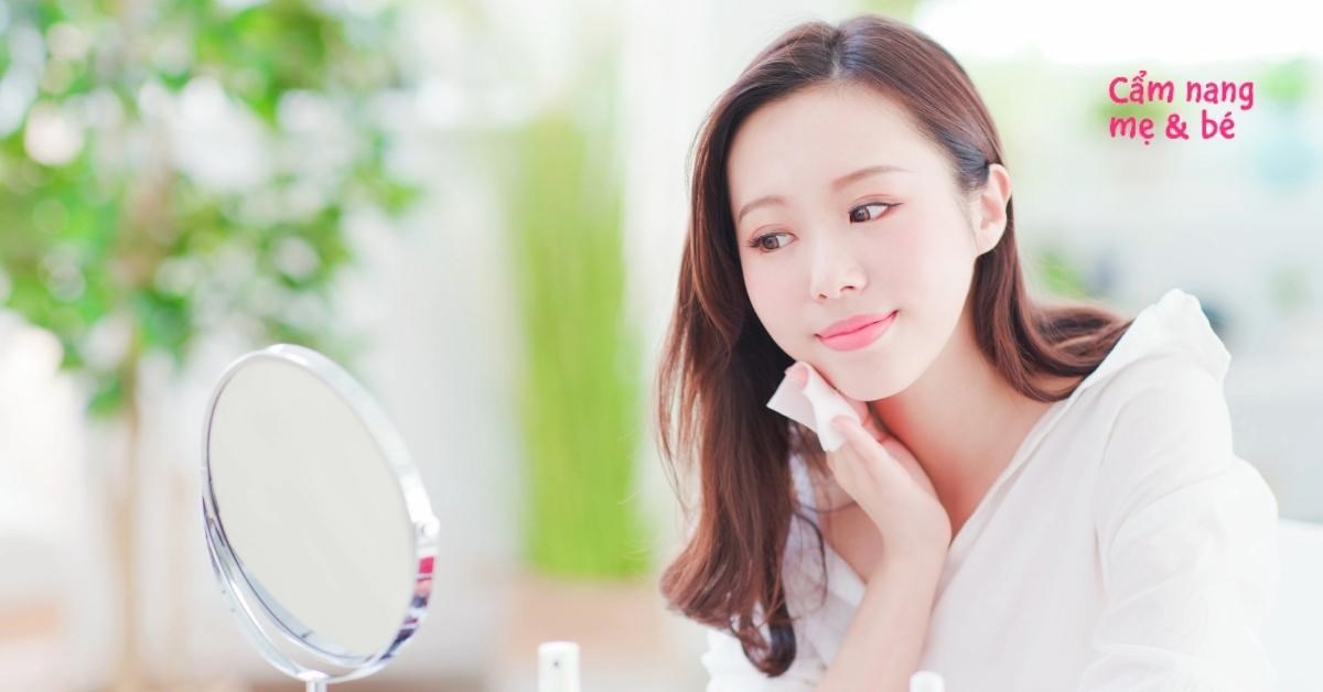 Nước tẩy trang Innisfree Green Tea Cleansing Water đánh giá như thế nào cho da dầu mụn?
