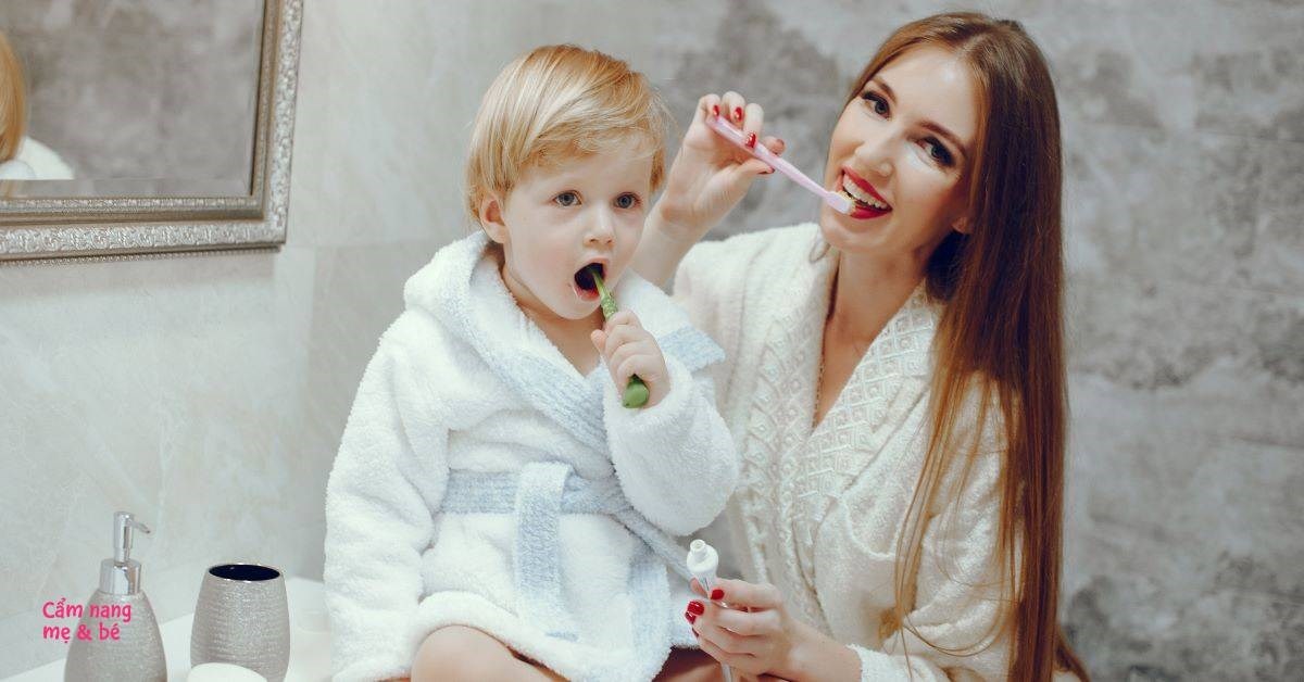 Cách sử dụng kem đánh răng em bé đúng cách?
