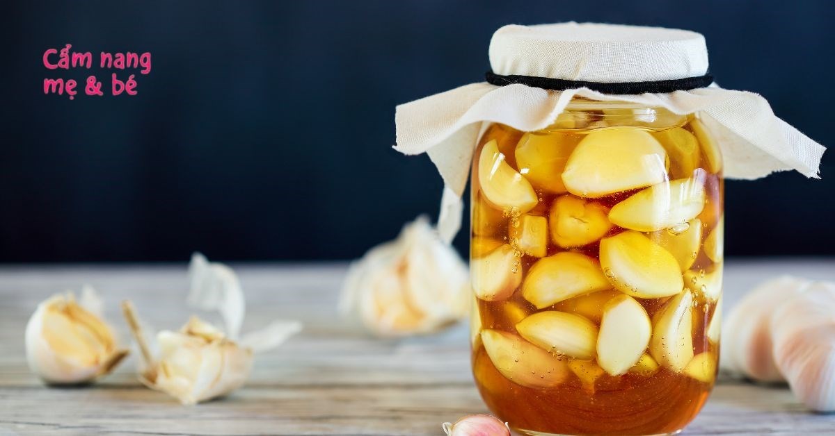 cách dụng tỏi ngâm mật ong