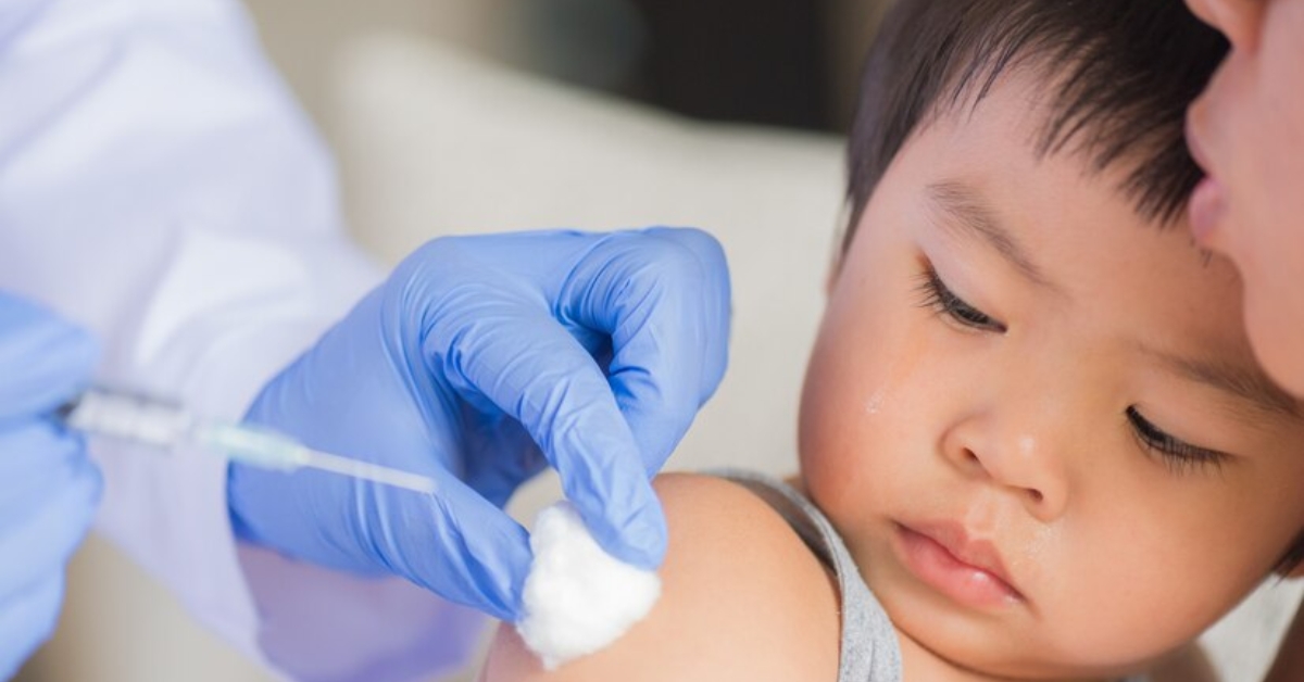 Có những biện pháp nào để giúp trẻ thoát khỏi tình trạng sốt sau khi tiêm vắc-xin 6 trong 1?
