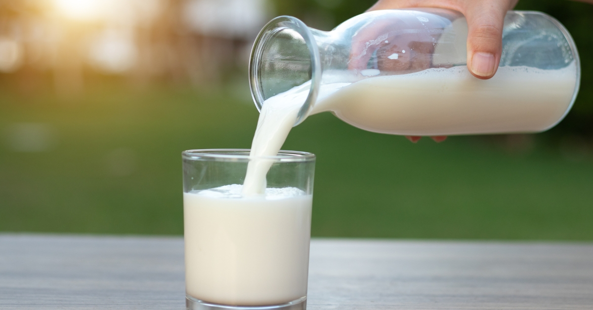 Bước 1 trong quy trình làm sữa hạt sen bằng máy là gì?
