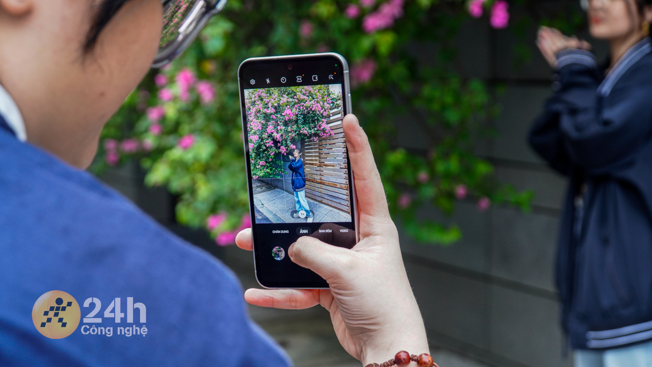 Chụp hình dễ dàng với camera của Galaxy S23 FE.
