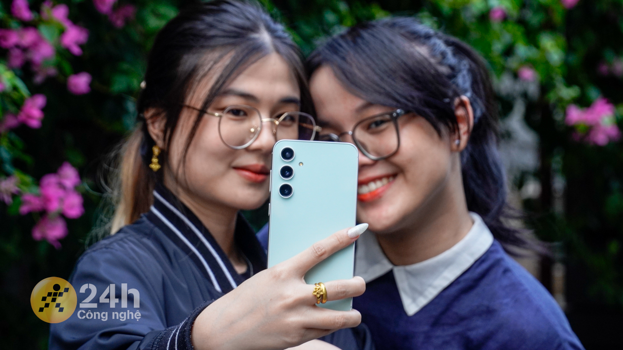 Camera selfie trên Galaxy S23 FE cũng mang đến chất ảnh ấn tượng.