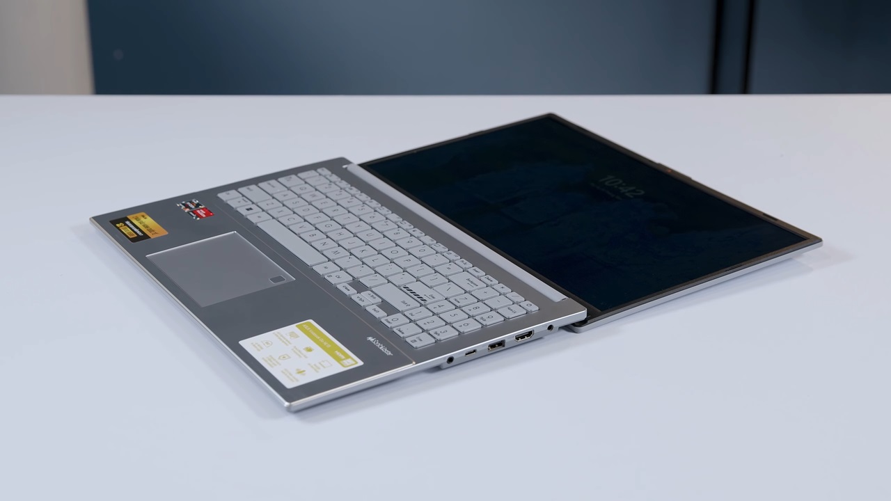 Ngoài ra thì Asus Vivobook Go 15 còn rất nhiều ưu điểm khác chờ bạn khám phá Ngoài ra thì Asus Vivobook Go 15 còn rất nhiều ưu điểm khác chờ bạn khám phá