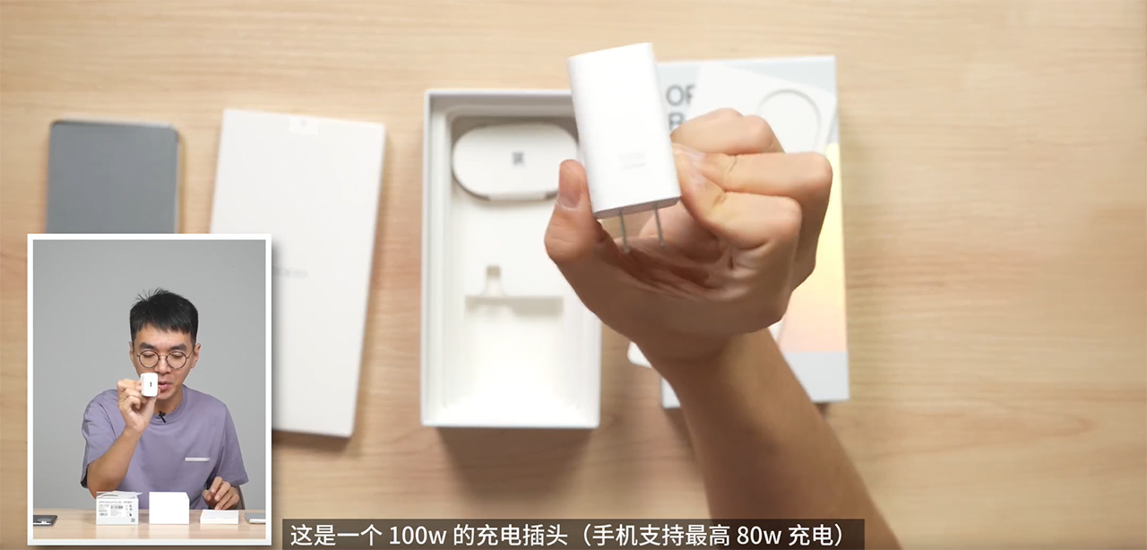Bên trong hộp đựng OPPO Reno11 Pro vẫn chứa đầy đủ những món phụ kiện cần thiết Bên trong hộp đựng OPPO Reno11 Pro vẫn chứa đầy đủ những món phụ kiện cần thiết