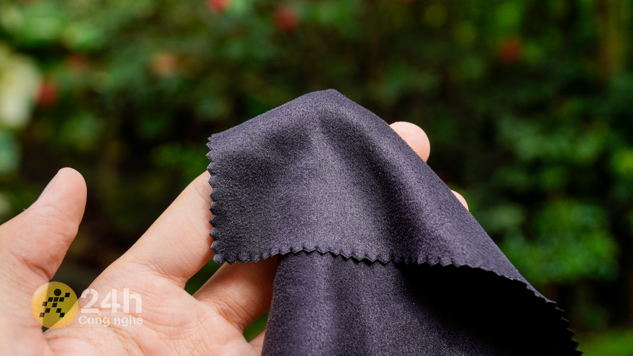 Cận cảnh miếng khăn lau trong bộ vệ sinh Hyper Cleaning Kit.