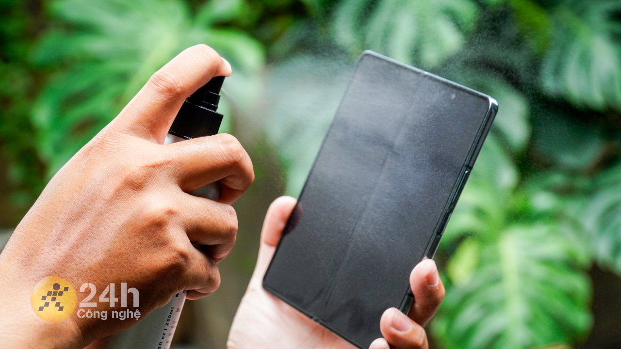 Chai xịt Hyper Cleaner có dạng xịt phun sương, không đóng cặn khi dùng trong thời gian dài