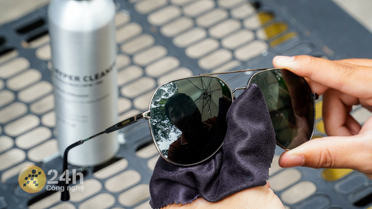 Chúng ta cũng có thể sử dụng Hyper Cleaning Kit cho mắt kính