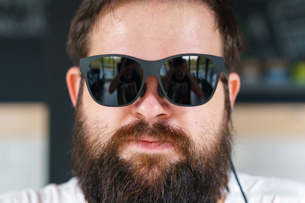 XREAL Air 2 sở hữu thiết kế không quá khác biệt so với kính mát thông thường.