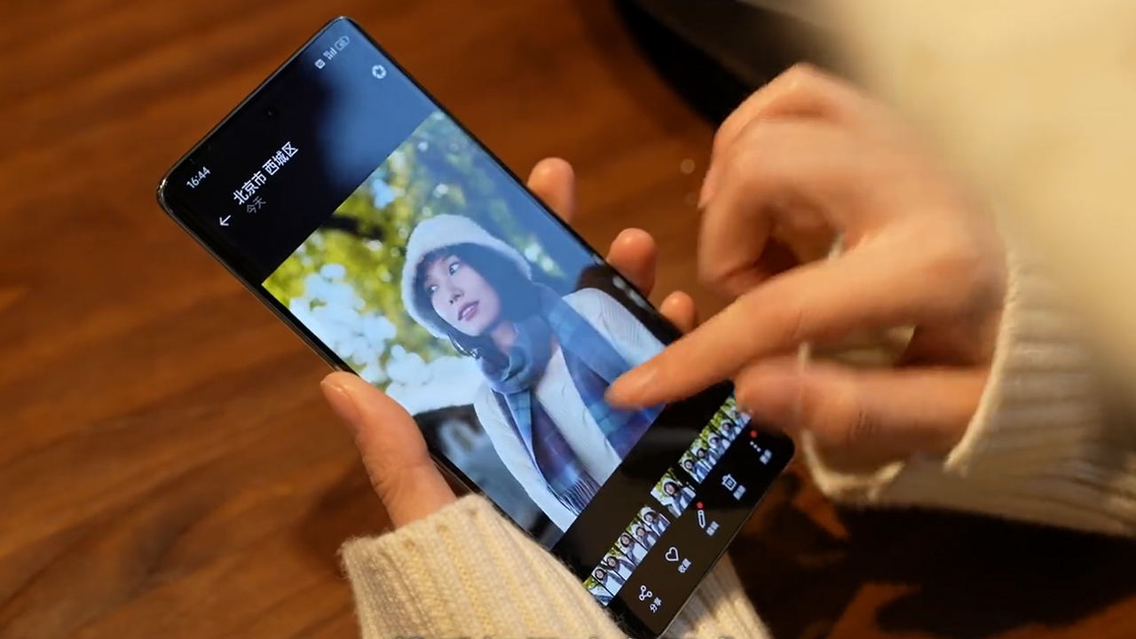 OPPO Reno11 được trang bị màn hình OLED rộng 6.7 inch, độ phân giải Full HD+ OPPO Reno11 được trang bị màn hình OLED rộng 6.7 inch, độ phân giải Full HD+