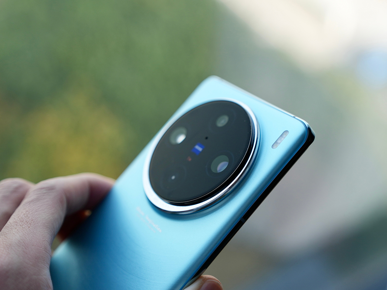 Vivo X100 Pro có thể ra mắt vào tháng 4/2024 với mức giá khởi điểm từ 20 triệu đồng (ảnh minh họa: Vivo X100 Pro)