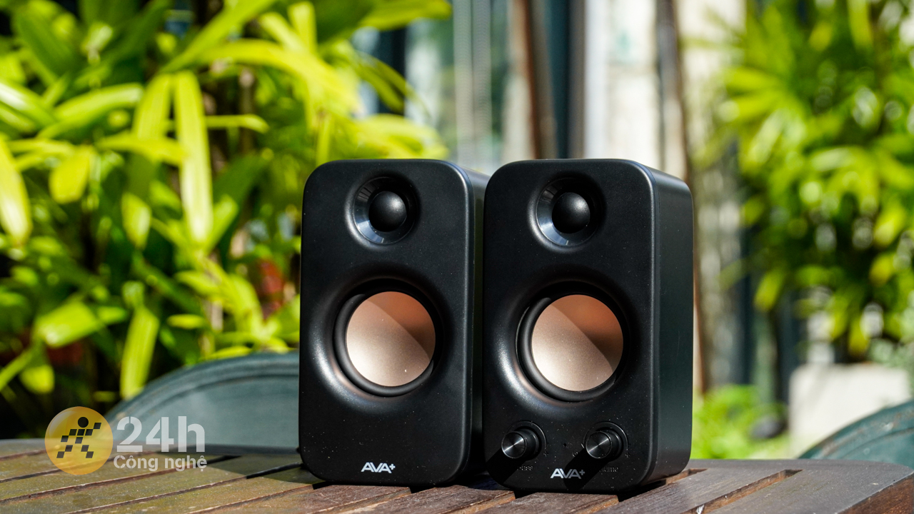 AVA+ Mini 10 có kích thước nhỏ gọn và nhẹ để dễ dàng di chuyển.