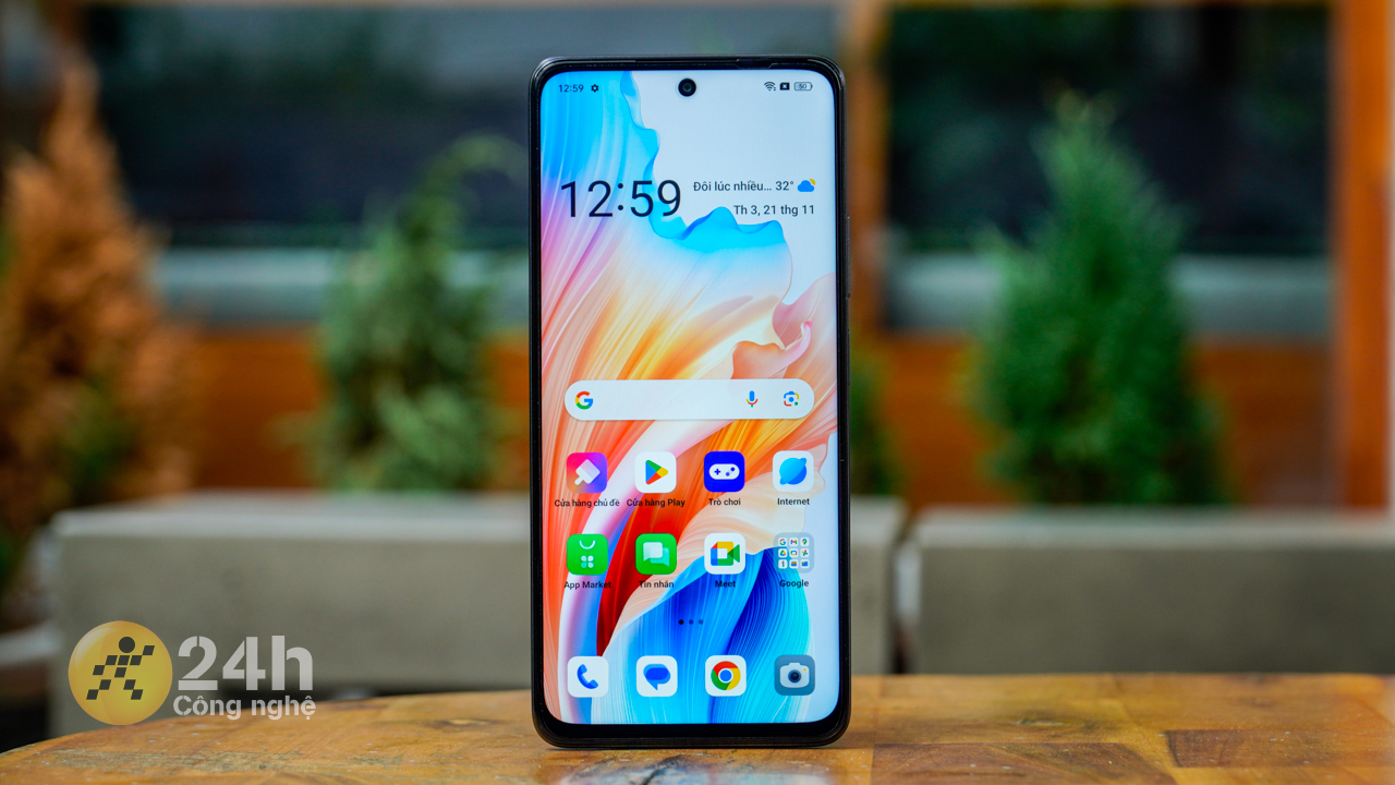 OPPO A79 5G được trang bị màn hình đục lỗ và viền mỏng đều. OPPO A79 5G được trang bị màn hình đục lỗ và viền mỏng đều.
