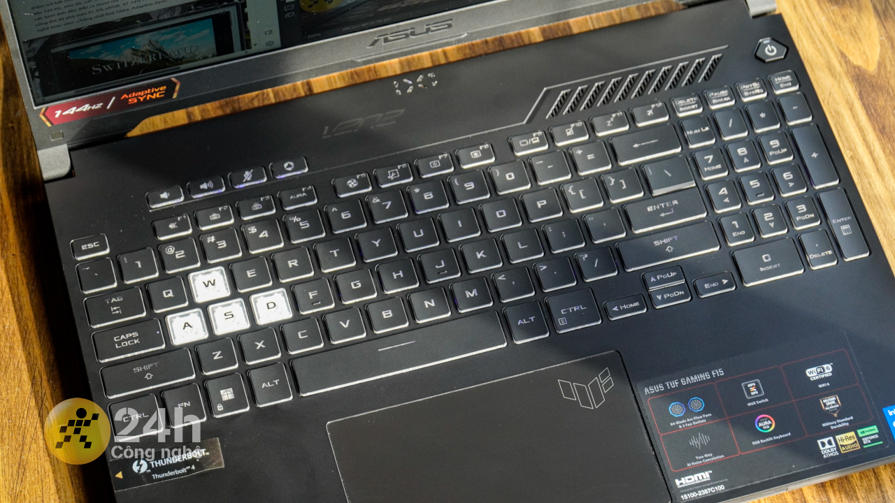 ASUS TUF F15 FX507ZC4 được trang bị bàn phím full size rộng rãi