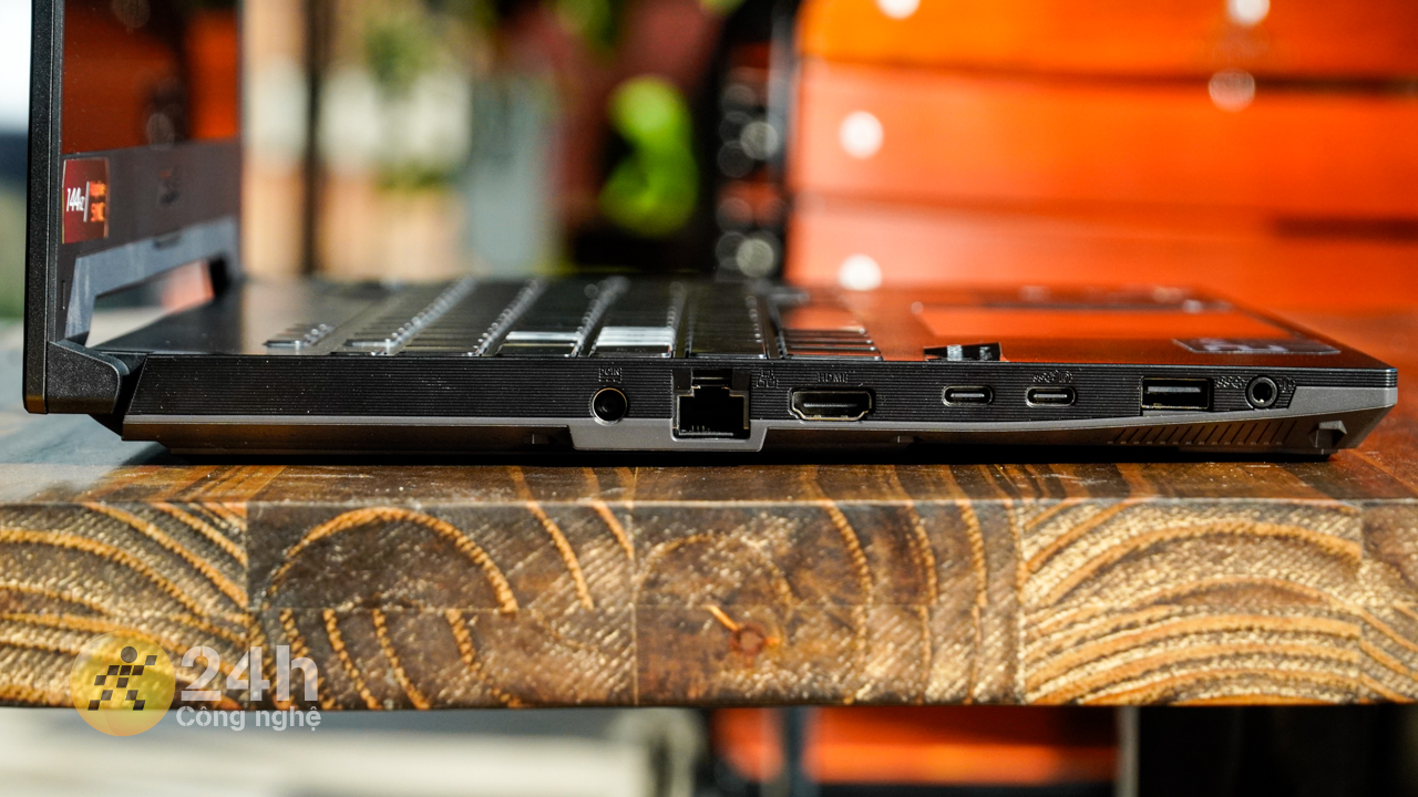 Các cổng kết nối trên cạnh trái của ASUS TUF F15 FX507ZC4