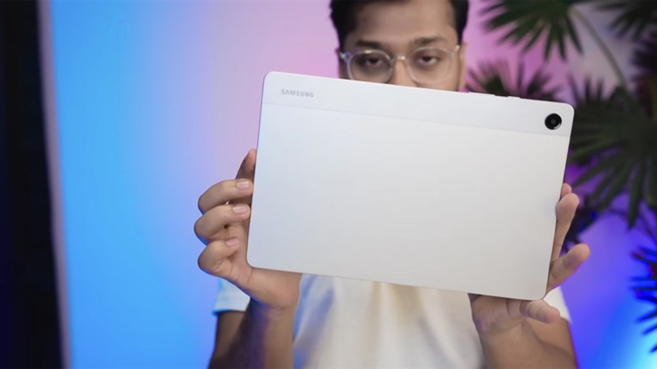 Máy tính bảng Samsung Galaxy Tab A9+ 5G. Nguồn: TECHBOOD.[/captionnews]