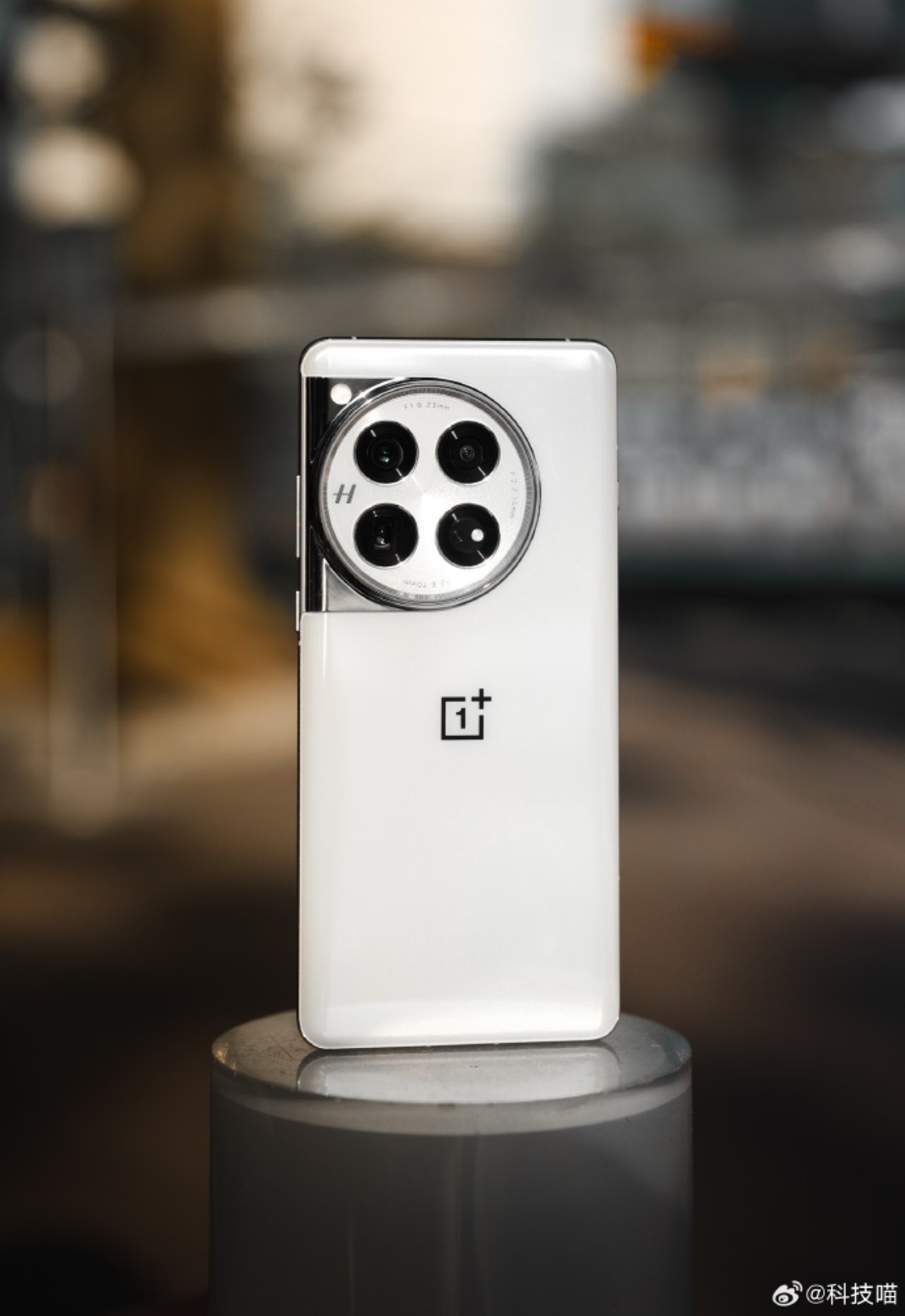 Tuỳ chọn màu Trắng trên OnePlus 12