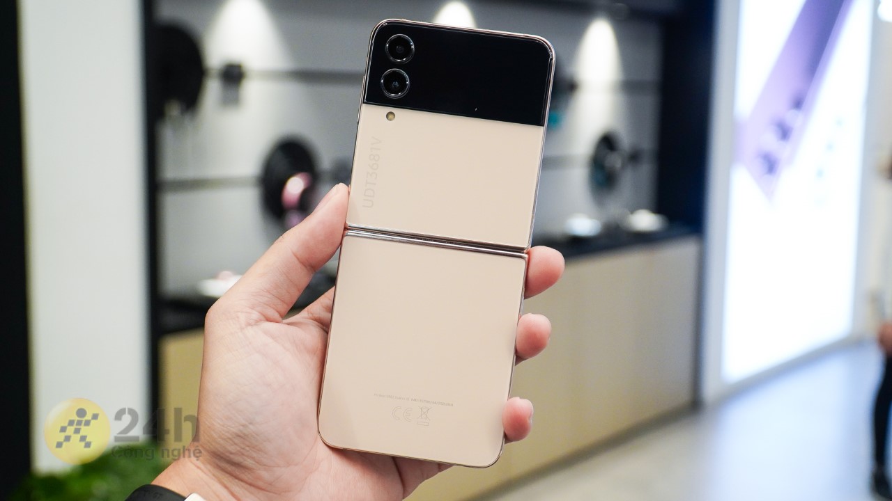 Galaxy Z Flip4 5G đang vô cùng đáng mua với mức giá HOT Galaxy Z Flip4 5G đang vô cùng đáng mua với mức giá HOT