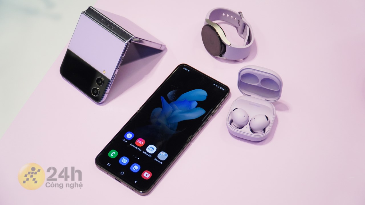Galaxy Z Flip4 5G còn được trang bị tấm nền Dynamic AMOLED 2X sắc nét Galaxy Z Flip4 5G còn được trang bị tấm nền Dynamic AMOLED 2X sắc nét