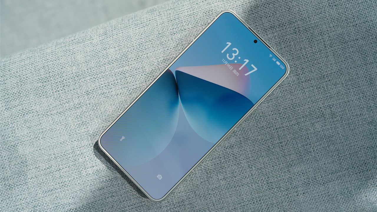 Thiết kế mặt trước của Meizu 21 cho thấy phần viền màn hình mỏng ấn tượng