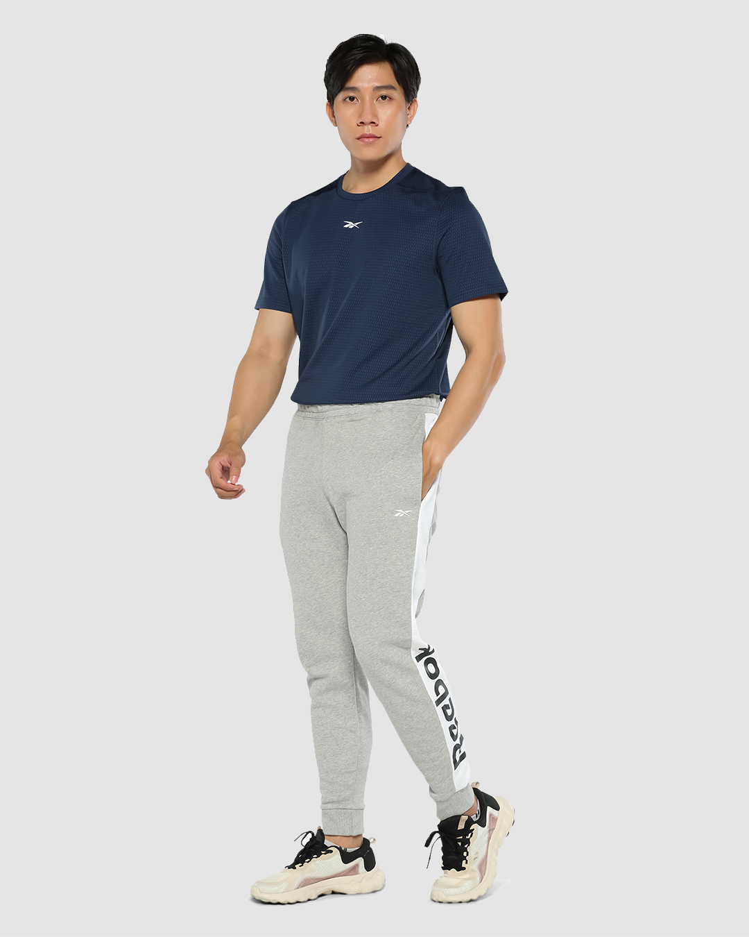 Áo Thun Chạy bộ Nam Reebok Sweatshift Move GN9098 - chính hãng, đẹp, giá rẻ  - Ưu đãi hấp dẫn | AVASport.com