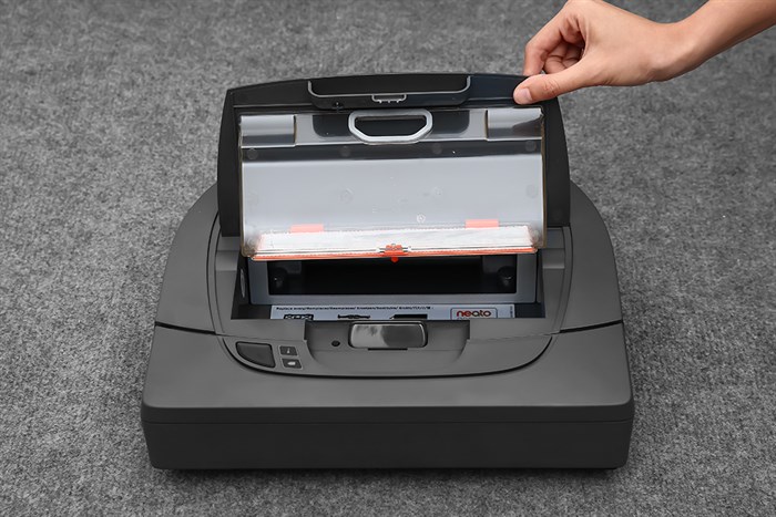 Robot hút bụi Neato Botvac Connected D302 Màu Xám