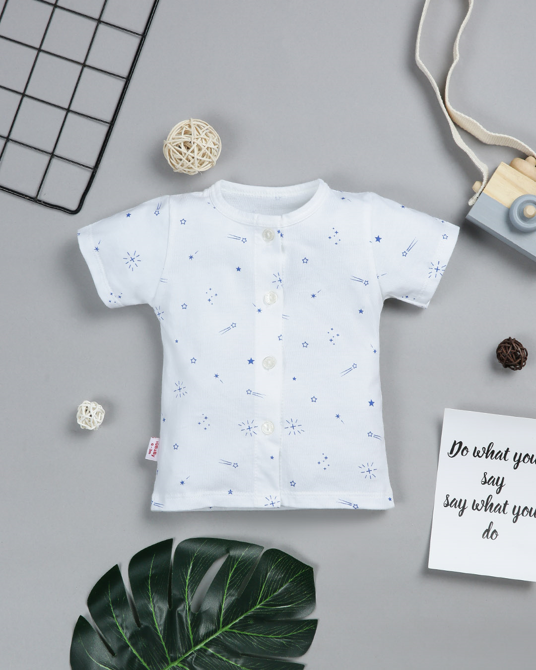 Bộ tay ngắn cotton IQ Baby màu trắng in sao băng xanh