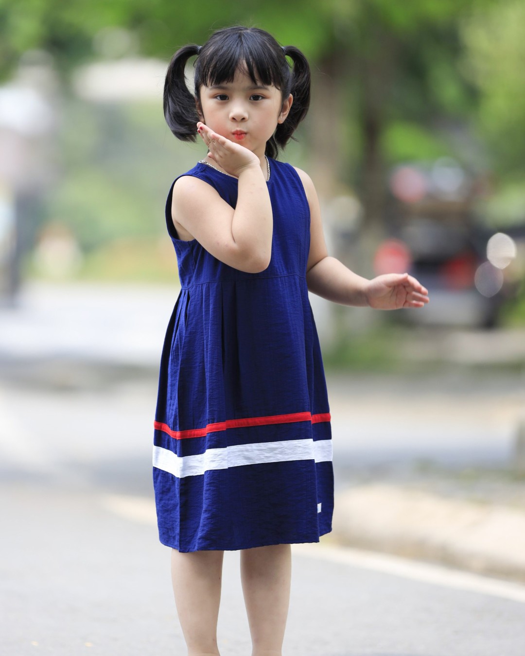 Đầm bé gái Haki màu trắng phối đáp 3 màu 4