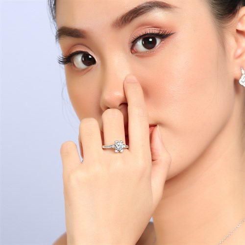 Nhẫn Hợp Kim Đính Đá Nữ AvaJi AVJ.R000302.00 Màu Bạc