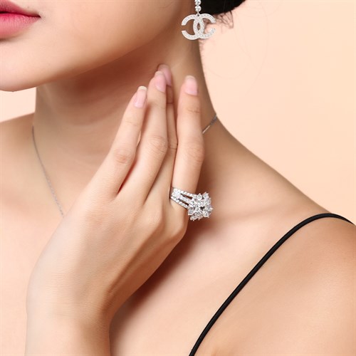 Nhẫn Bạc Nữ Đính Đá Mạ Vàng Trắng AvaJi AVJ.R000500 Màu Bạc