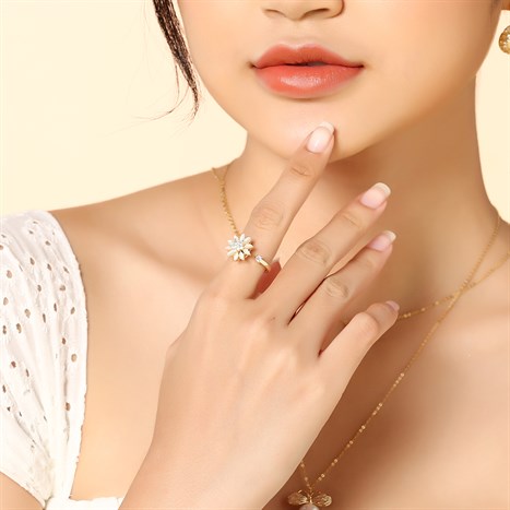 Nhẫn Hợp Kim Nữ Đính Đá AvaJi AVJ.R000624.00 Màu Vàng