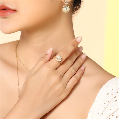 Nhẫn Hợp Kim Nữ Đính Đá AvaJi AVJ.R000624.00 Màu Vàng