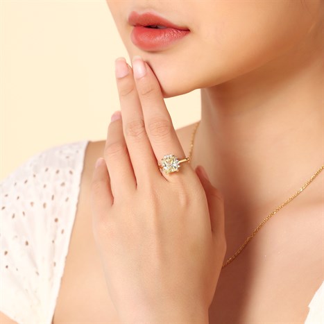 Nhẫn Hợp Kim Đính Đá Nữ AvaJi AVJ.R000643.00 Màu Vàng