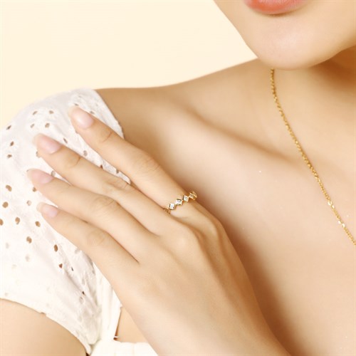 Nhẫn Hợp Kim Nữ Đính Đá AvaJi AVJ.R000702.00 Màu Vàng