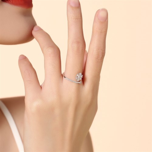 Nhẫn Hợp Kim Đính Đá Nữ AvaJi AVJ.R000730.00 Màu Bạc