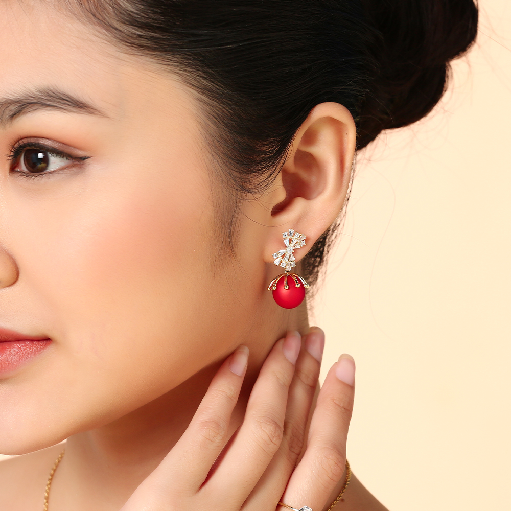Bông Tai Hợp Kim Nữ Đính Đá AvaJi AVJ.E000237.00 Màu Vàng