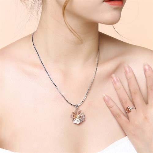 Mặt Dây Chuyền Bạc Nữ Đính Đá Mạ Vàng 18K AvaJi AVJ.P000037.00 Màu Vàng