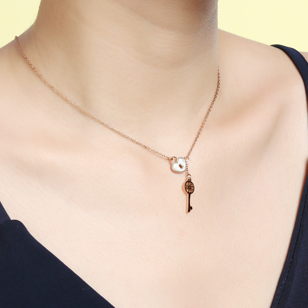 Dây Chuyền Hợp Kim Nữ Đính Đá AvaJi AVJ.N000316.00 Màu Vàng Hồng