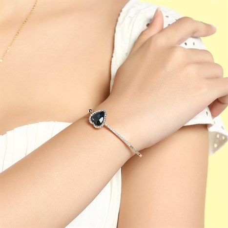 Vòng Tay Hợp Kim Nữ Đính Đá AvaJi AVJ.B000114.00 Màu Vàng