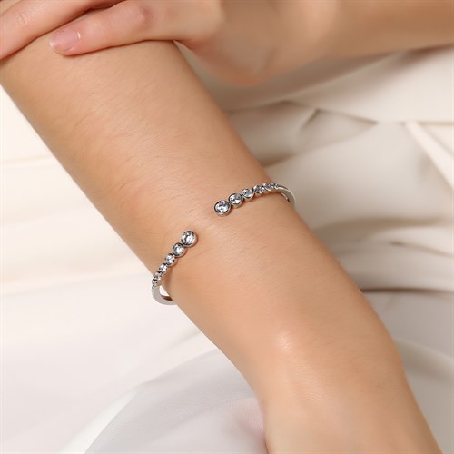 Vòng Tay Hợp Kim Nữ Đính Đá AvaJi AVJ.B000150.00 Màu Bạc