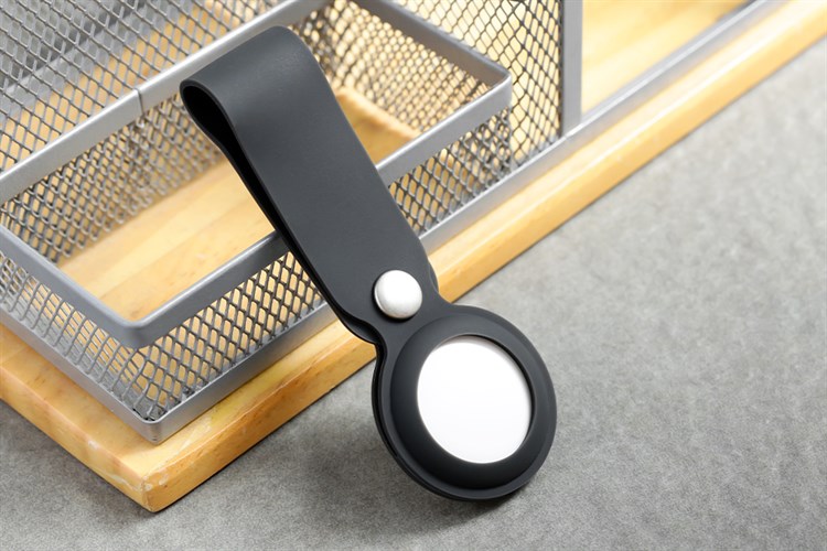 Vỏ bảo vệ AirTag UniQ Silicone Vencer Đen Màu Đen