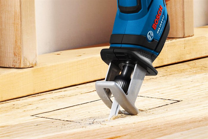 Máy cưa kiếm dùng pin Bosch GSA 12 V-LI 12V (không kèm pin, sạc)