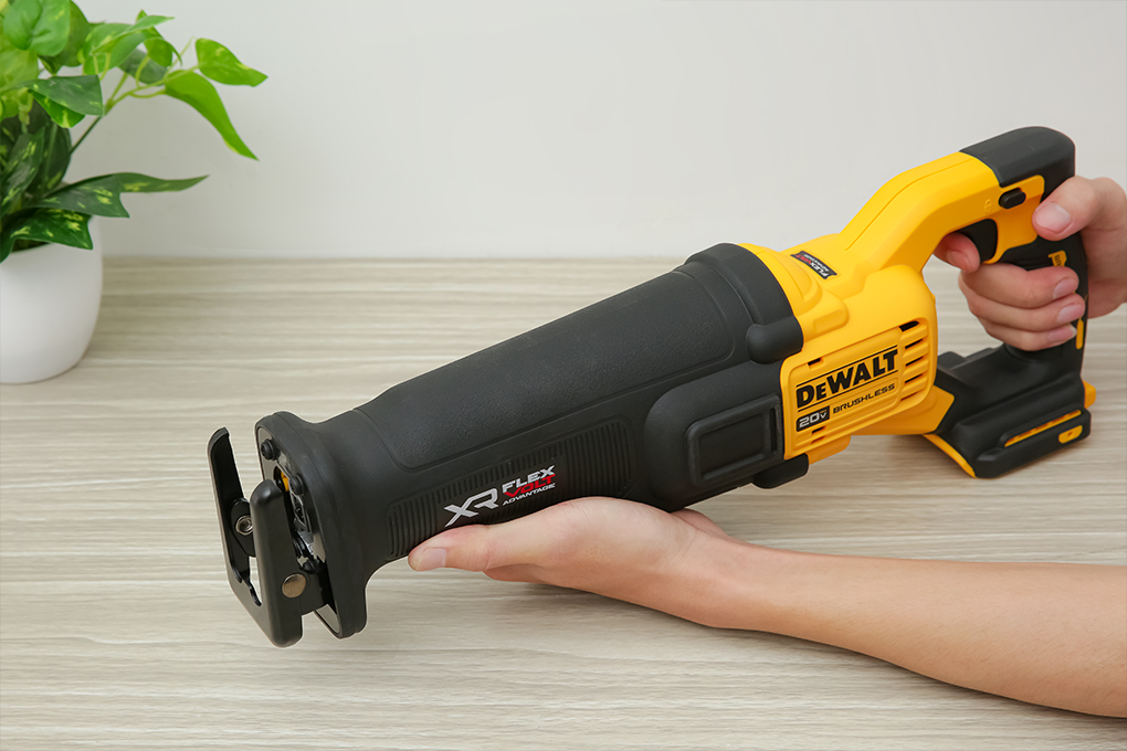 Máy cưa kiếm pin Dewalt DCS386N-KR 20V/60V (không kèm pin, sạc) Màu Đen - Vàng