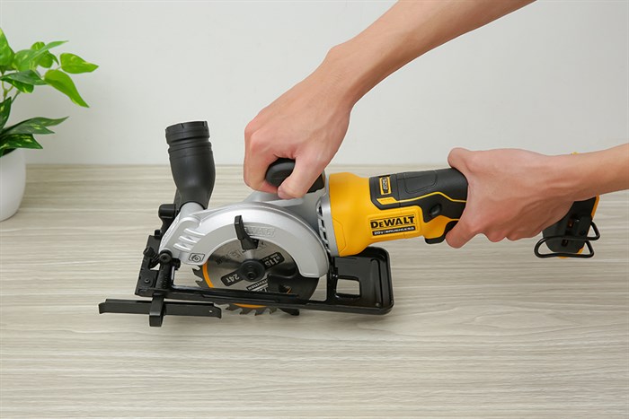 Máy cưa đĩa pin Dewalt DCS571N-KR 20V (không kèm pin, sạc)