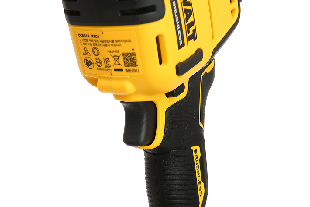Máy cưa kiếm pin Dewalt DCS312N-KR 12V (không kèm pin, sạc) Màu Đen - Vàng